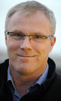 Alle danske bilister bør tjekke deres dækmontering grundigt nu, inden vejene for alvor bliver glatte, siger Kenneth Saust, formand for Dækimportør-Foreningen.